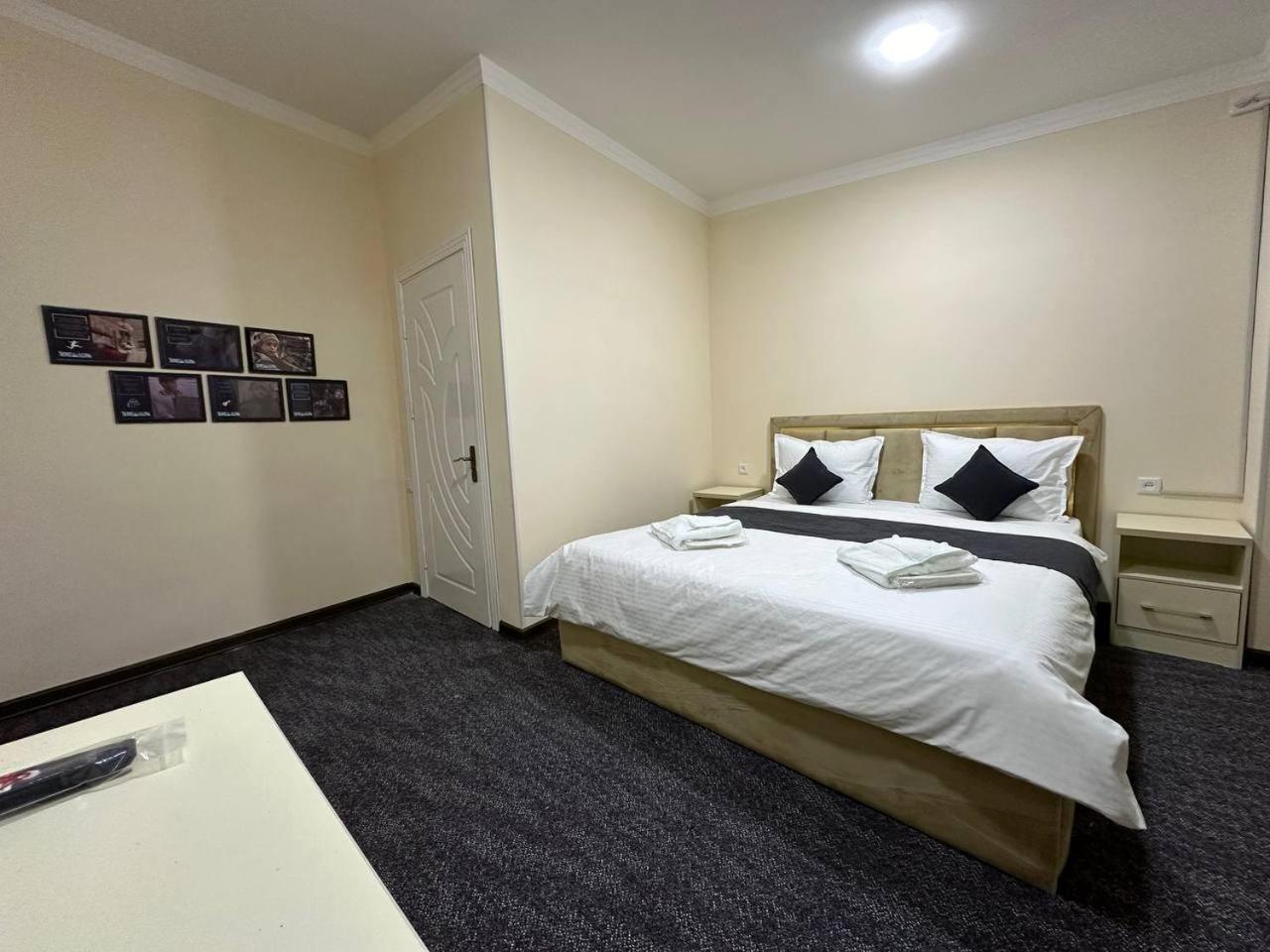 Home Alone Hotel Tasken Kültér fotó