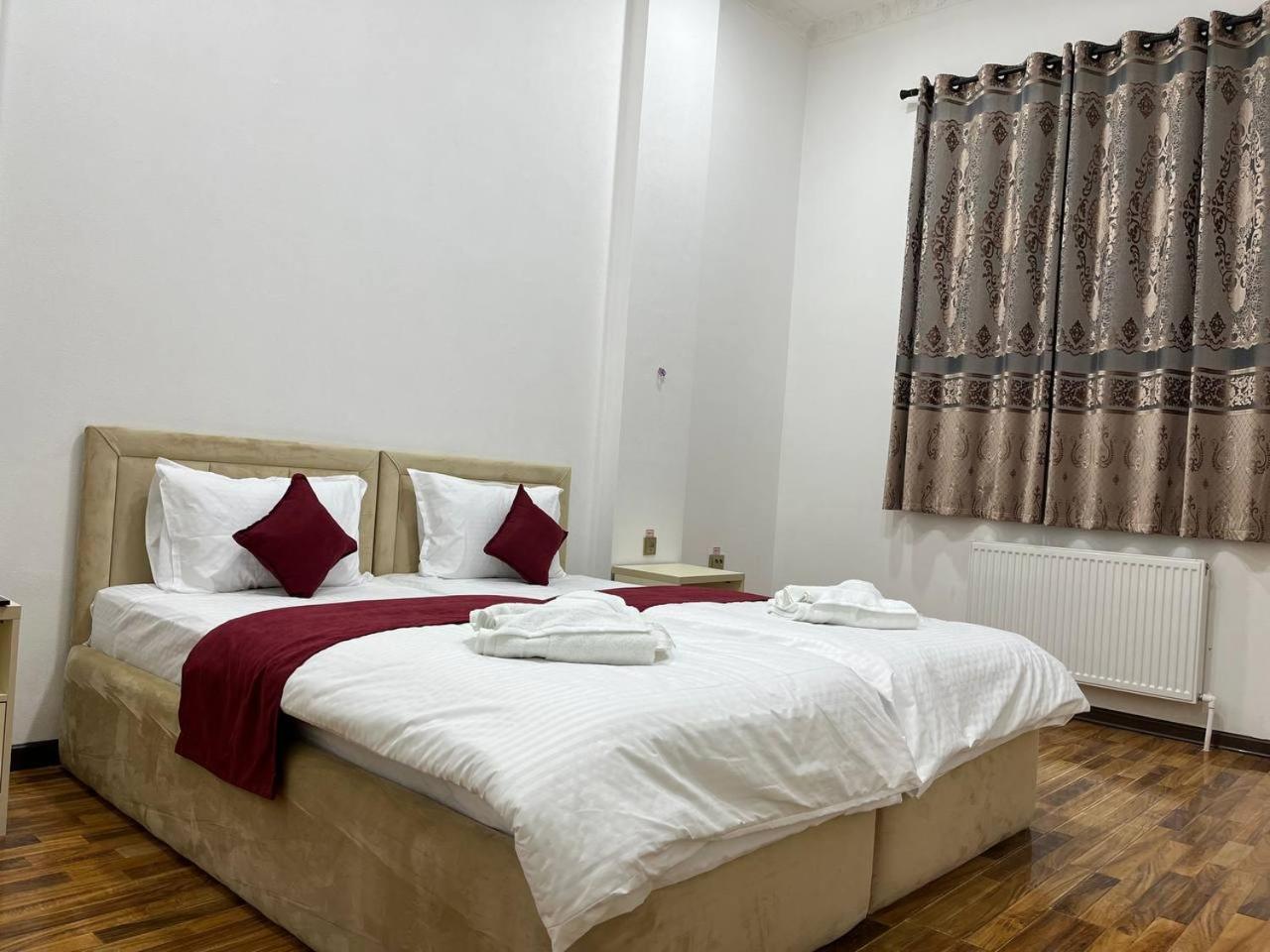 Home Alone Hotel Tasken Kültér fotó